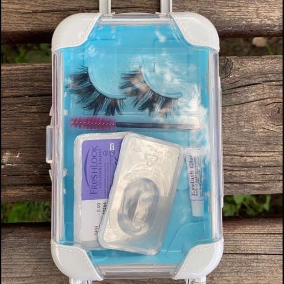 New!! Make up case w/accessories - Picture 16 of 16